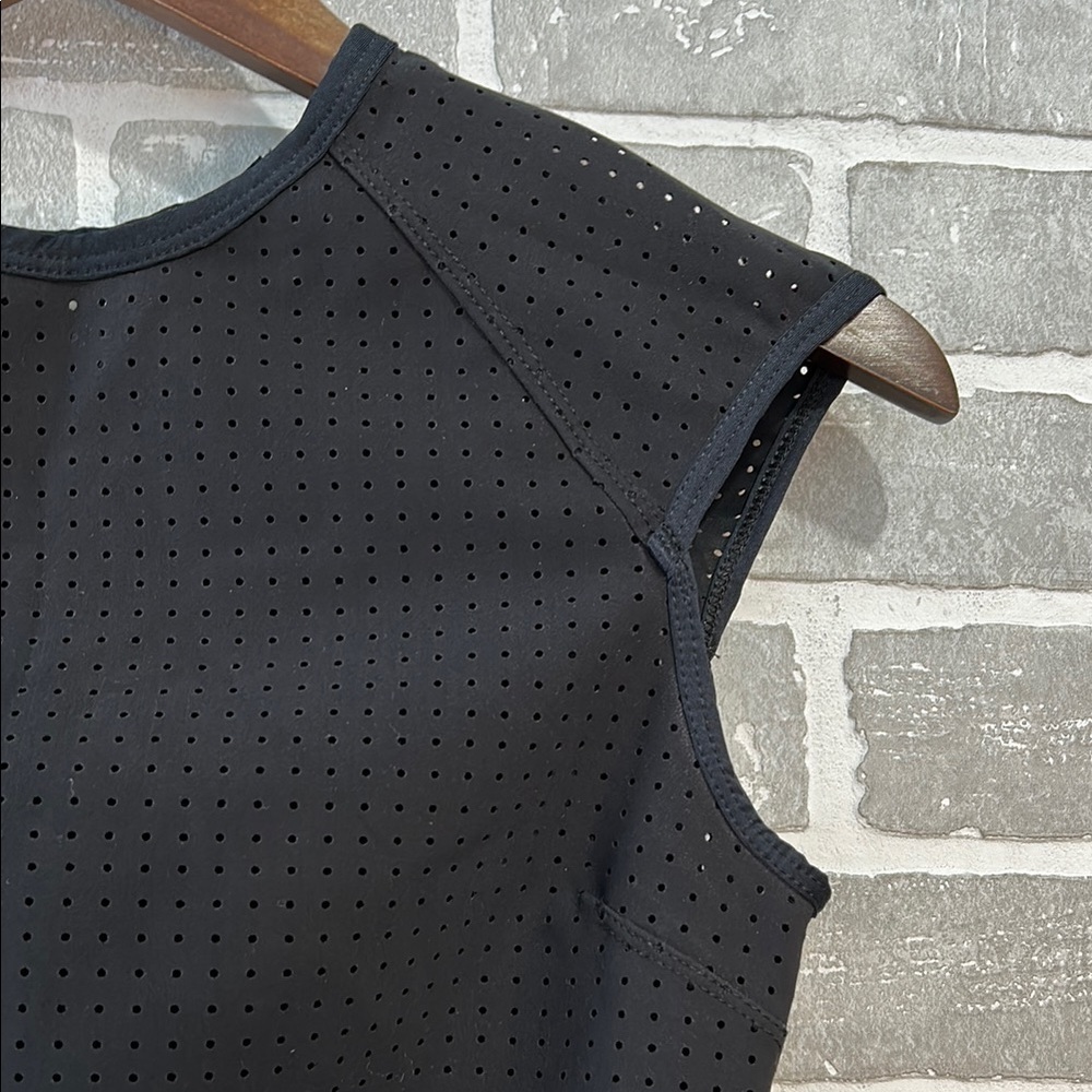 Vitamin A Black Muscle Tee Crop Top Swimwear - Picture 2 of 5